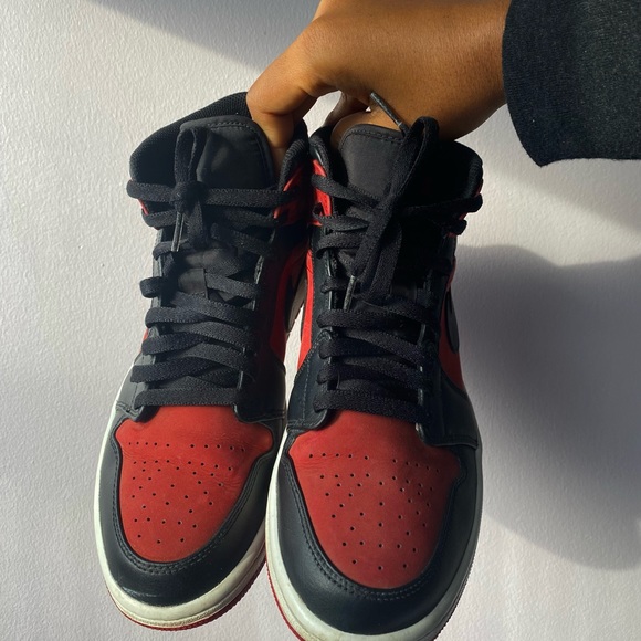 Air Jordan 1 Mid Reverse Banned - Picture 3 of 6